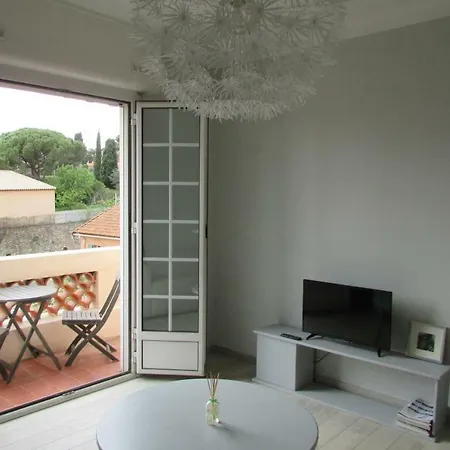 Superbe T2 Centre-ville Avec Garage Ferme Et Securise バンドール