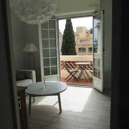Superbe T2 Centre-ville Avec Garage Ferme Et Securise Bandol